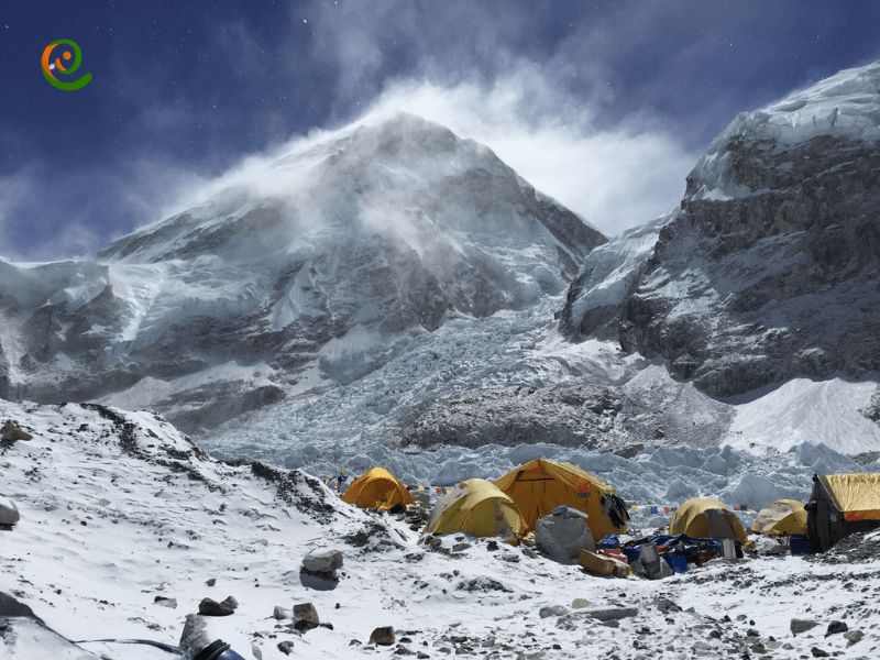 قله لوتسه از قلل هشت هزار متری جهان است و چهارمین قله بلند جهان به ارتفاع 8516 متر می‌باشد.